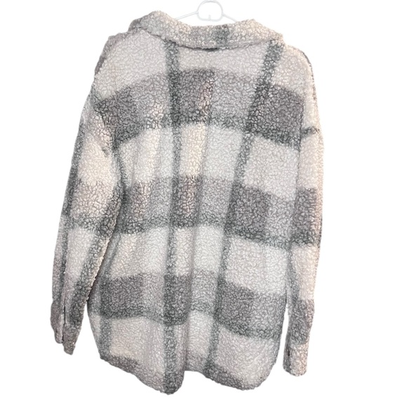 Blu Pepper Gray Plaid Sherpa Shacket  Size M - Picture 2 of 3